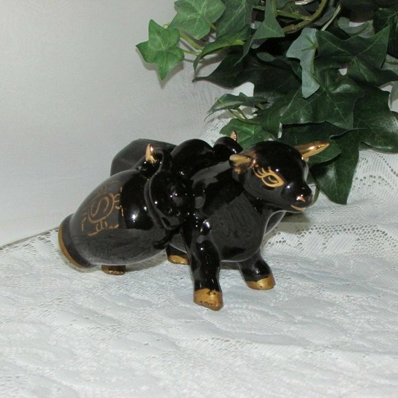 Vintage Salt & Pepper Shakers 3 pc Set Ox & Jugs Cow Bull - Picture 1 of 12